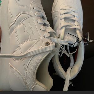 Levi’s All White Casual Sneakers
